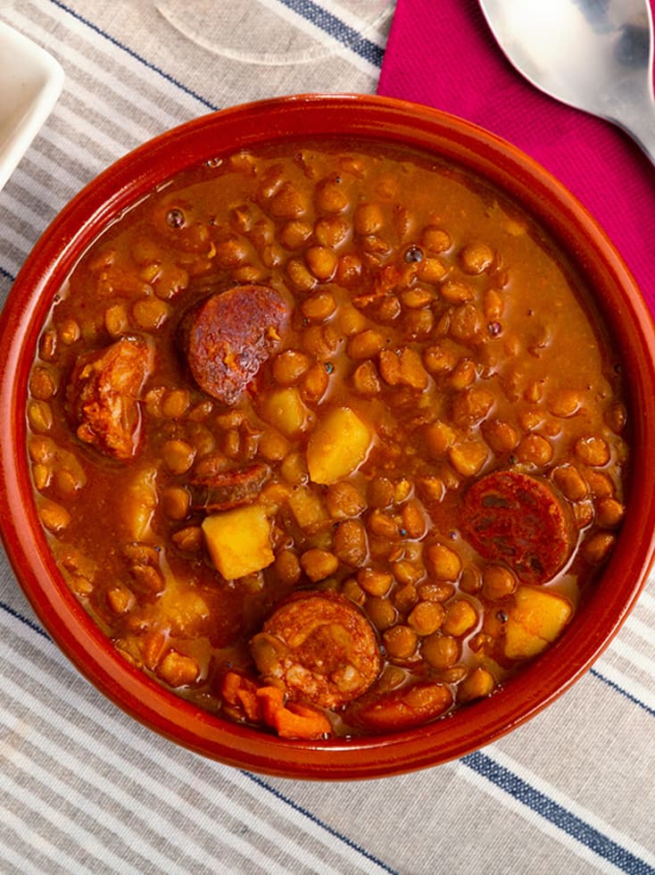 RAGOÛT DE LÉGUMES AVEC JAMBON ET SAUCISSE CHORIZO